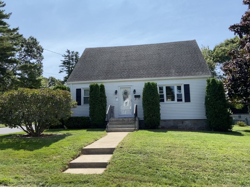 Beautifully updated and remodeled 3 bedroom, 2 bath Cape with a - Beach Home for sale in New London, Connecticut on Beachhouse.com