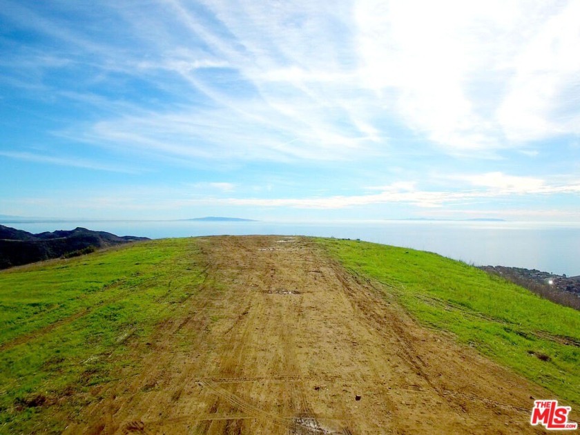 This extraordinary 21-acre parcel of land is draped across a - Beach Acreage for sale in Malibu, California on Beachhouse.com