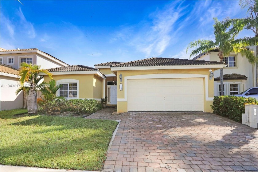 PRICED TO SELL!!! Beautiful 3/2 one story LAKEFRONT home with - Beach Home for sale in Cutler Bay, Florida on Beachhouse.com