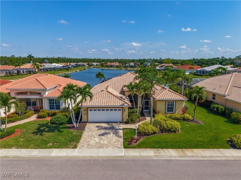 Exceptional Osprey home in HERONS GLEN COUNTRY CLUB showcases - Beach Home for sale in North Fort Myers, Florida on Beachhouse.com