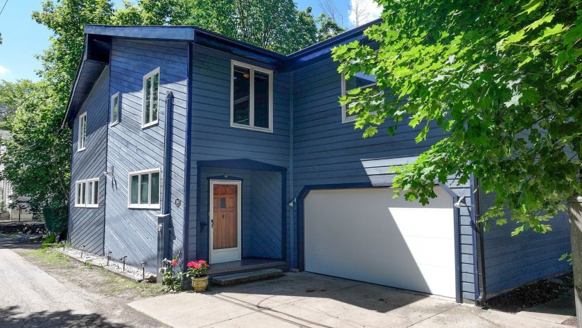 Fall in love with this 4 bedroom, 2 bathroom home. This timeless - Beach Home for sale in Glencoe, Illinois on Beachhouse.com