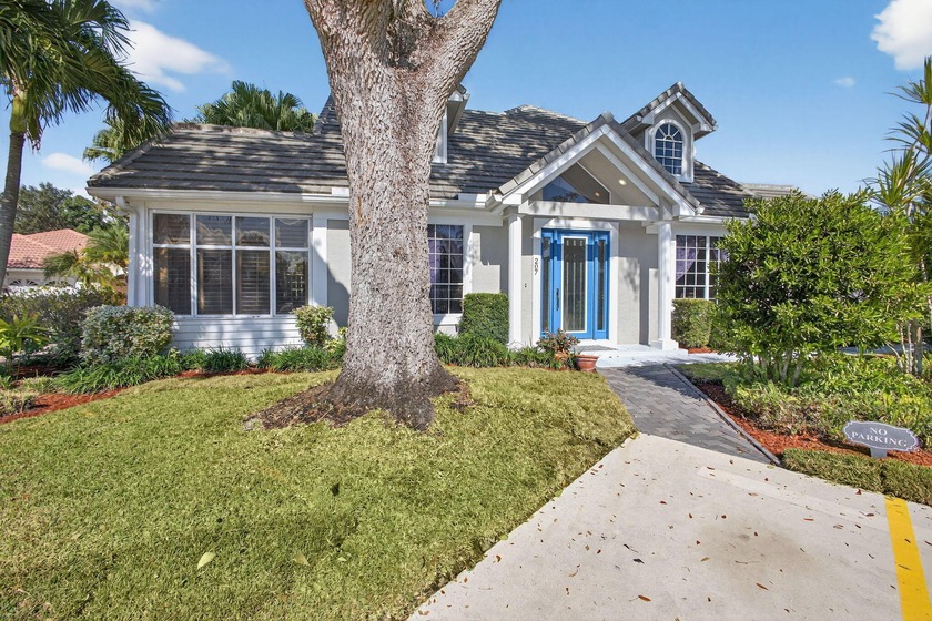 Welcome to this Charming 2-Bedroom, 2.5-Bathrooms Cape - Beach Townhome/Townhouse for sale in Palm Beach Gardens, Florida on Beachhouse.com