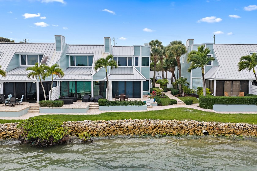 Discover the charm of Key West style living in this stunning end - Beach Townhome/Townhouse for sale in Jupiter, Florida on Beachhouse.com