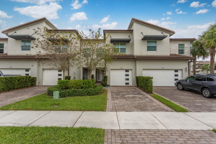 This 3 bedroom, 2.5 bath townhome is located in a prime Lake - Beach Townhome/Townhouse for sale in Lake Worth, Florida on Beachhouse.com