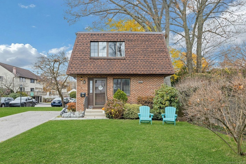 Rare standalone townhome in Bishop Meadows - lives like a - Beach Condo for sale in Stamford, Connecticut on Beachhouse.com