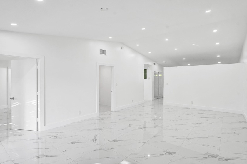 Beautifully renovated and move-in ready, this 2BR/2BA Deerfield - Beach Townhome/Townhouse for sale in Deerfield Beach, Florida on Beachhouse.com