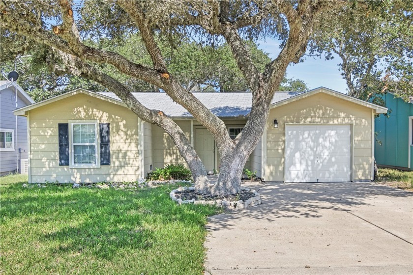 Two Bedroom home, lovingly maintained in quaint Captain's Bay - Beach Home for sale in Rockport, Texas on Beachhouse.com