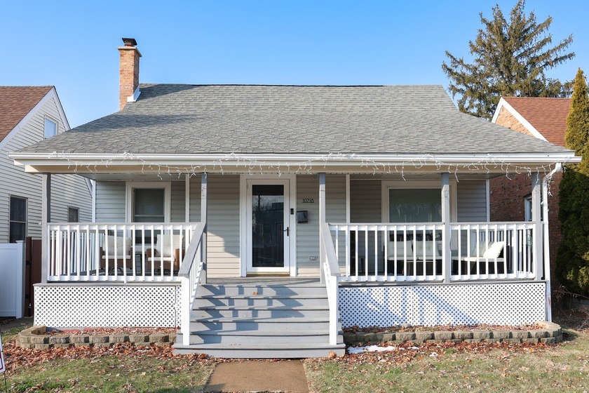 Stunning Cape Cod single family in Mount Greenwood. This well - Beach Home for sale in Chicago, Illinois on Beachhouse.com