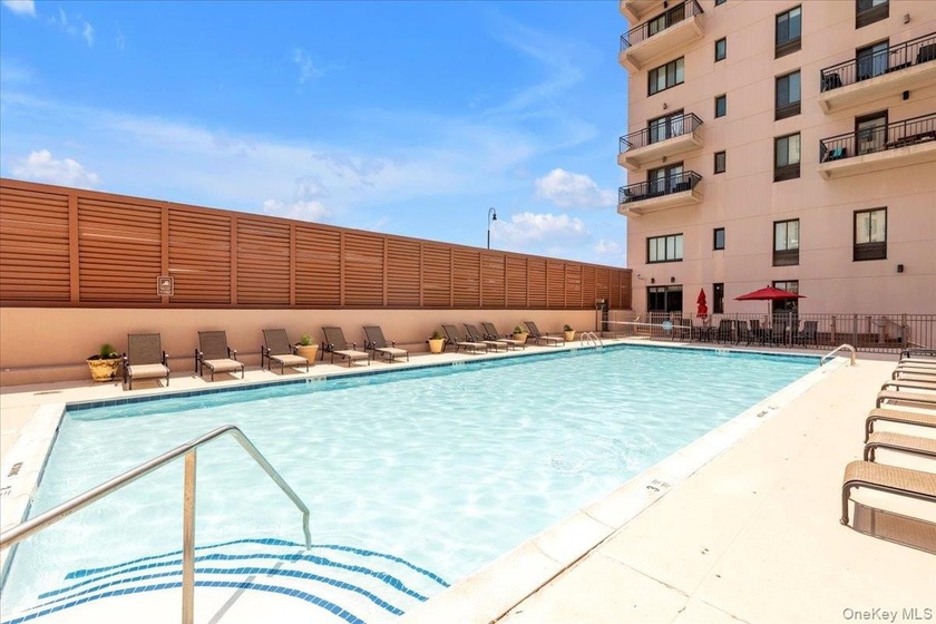 Beautiful two-bedroom, 2.5-bath duplex offering breathtaking - Beach Condo for sale in Long Beach, New York on Beachhouse.com