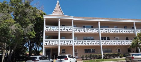 Welcome home to your beautifully updated top floor END unit - Beach Condo for sale in Clearwater, Florida on Beachhouse.com