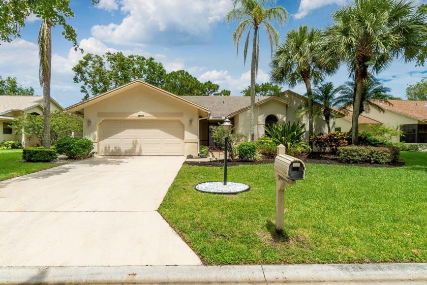 FANTASTIC APPROACH TO DETACHED HOME ON OVERSIZED LOT! Fabulous - Beach Home for sale in Delray Beach, Florida on Beachhouse.com