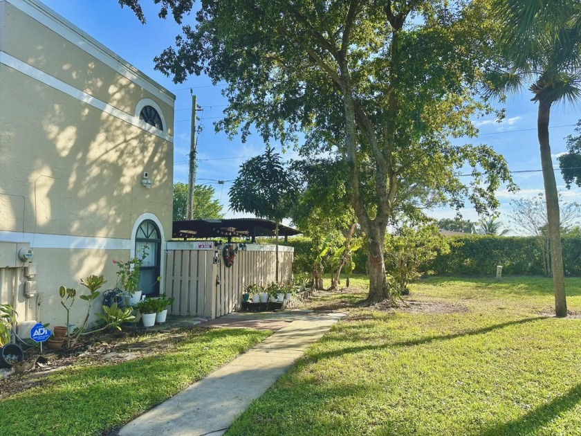 Beautiful property in a great community, completely remodeled - Beach Townhome/Townhouse for sale in Delray Beach, Florida on Beachhouse.com