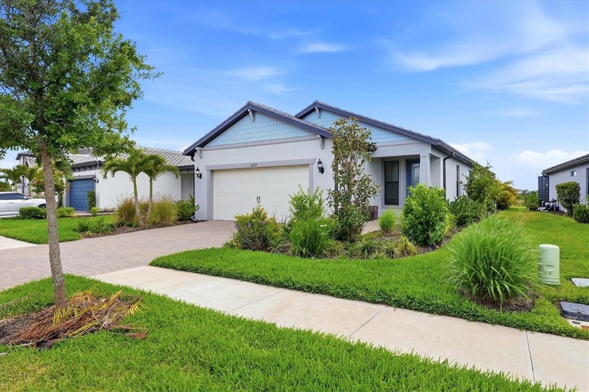 DON'T MISS OUT!!  This AMAZING HALLMARK floor plan 3BD/2BA/2CG - Beach Home for sale in Nokomis, Florida on Beachhouse.com