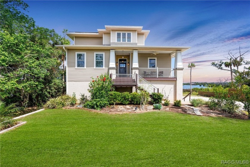 Craving luxury with breathtaking waterfront views? This stunning - Beach Home for sale in Crystal River, Florida on Beachhouse.com