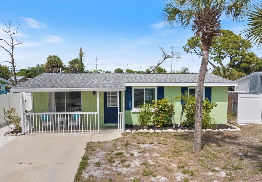 Charming cottage house in the heart of Englewood, just blocks - Beach Home for sale in Englewood, Florida on Beachhouse.com