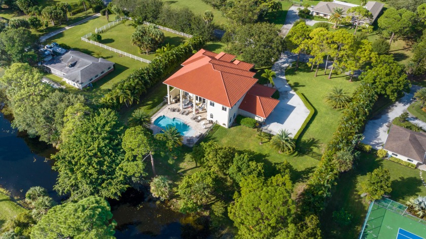 Magnificent Estate home built in 2015 on a 1.11 acre fenced in - Beach Home for sale in Palm Beach Gardens, Florida on Beachhouse.com