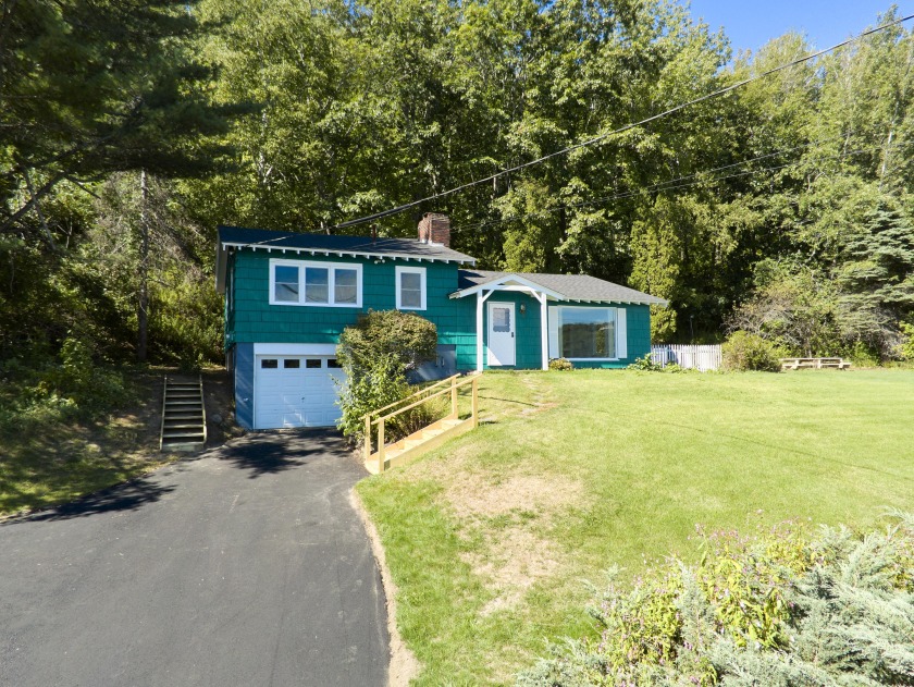 Gorgeous Lakeside Home now available in Rockland!! Do you enjoy - Beach Home for sale in Rockland, Maine on Beachhouse.com