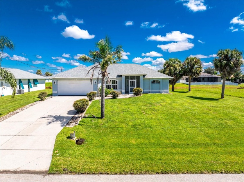 What a great price for this three bedroom/2 bath/2 car garage - Beach Home for sale in Rotonda West, Florida on Beachhouse.com