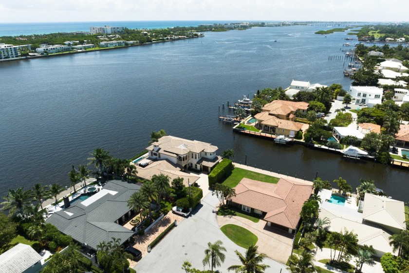 Welcome to direct Intracoastal livingl offering 325' of - Beach Home for sale in Lake Worth Beach, Florida on Beachhouse.com