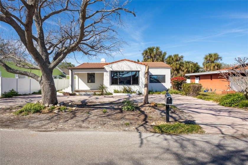 This is your chance to create your dream Florida retreat! - Beach Home for sale in Redington Beach, Florida on Beachhouse.com