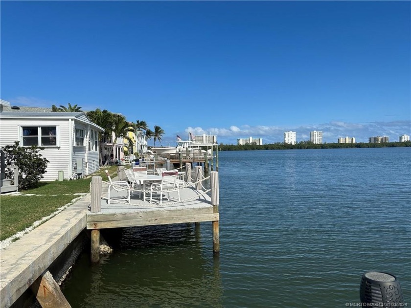 WELCOME TO PARADISE~~~ OPEN RIVER W/ A MILLION-DOLLAR VIEW - Beach Home for sale in Jensen Beach, Florida on Beachhouse.com