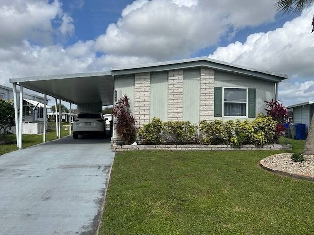 STUNNING TURNKEY HOME IN THE HIGHLY SOUGHT-AFTER SWAN LAKE - Beach Home for sale in Vero Beach, Florida on Beachhouse.com