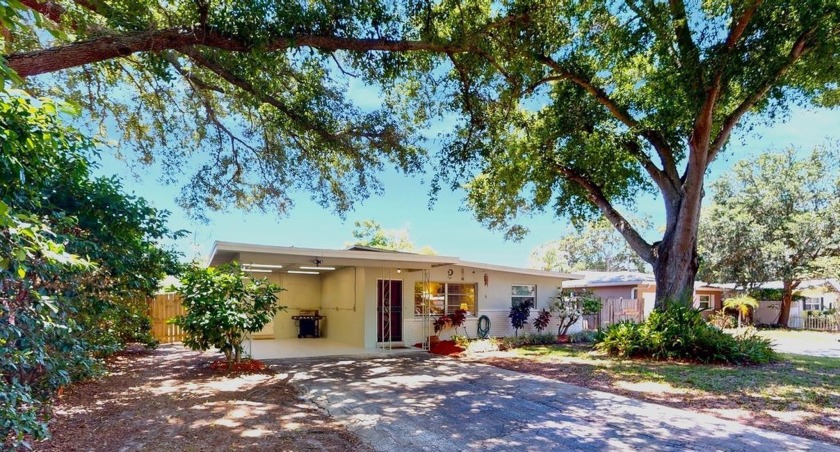 Welcome to this charming Clearwater home! Step inside this - Beach Home for sale in Clearwater, Florida on Beachhouse.com