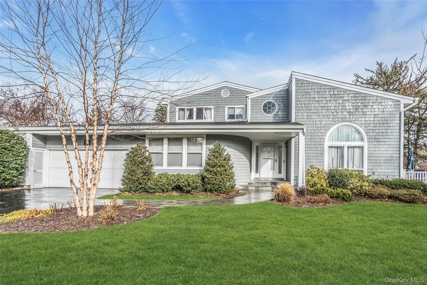 Enjoy a carefree lifestyle in this desirable private community - Beach Condo for sale in Manhasset, New York on Beachhouse.com