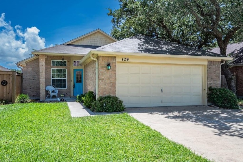 Welcome to this charming patio-style home! As you come inside - Beach Home for sale in Rockport, Texas on Beachhouse.com