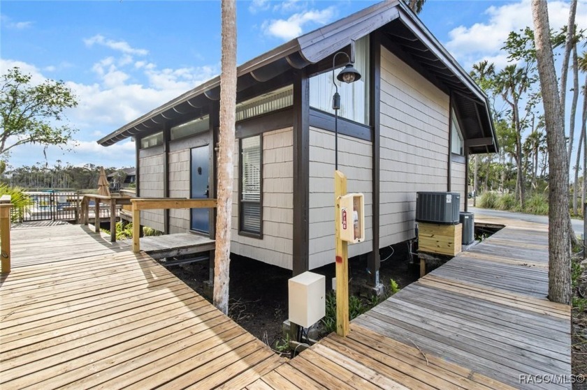 This waterfront condo is overflowing with potential and - Beach Condo for sale in Crystal River, Florida on Beachhouse.com