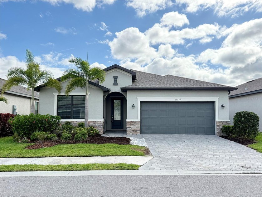 3 Bed | 3 Bath | Den/Office | 2,214 Sq Ft | Pond View | - Beach Home for sale in Venice, Florida on Beachhouse.com