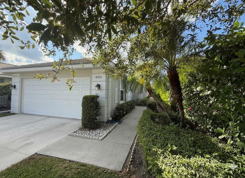 Experience the quintessential Florida lifestyle in this pristine - Beach Townhome/Townhouse for sale in Palm Beach Gardens, Florida on Beachhouse.com