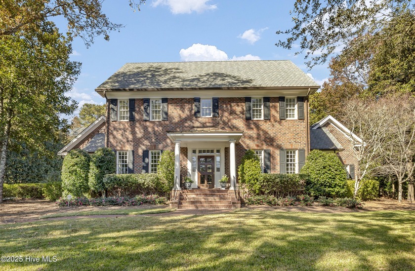 Gorgeous custom-built brick home on a 0.71 acre lot on fairway - Beach Home for sale in Wilmington, North Carolina on Beachhouse.com