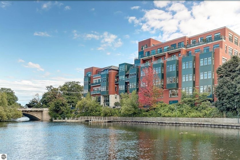 Beautifully Updated condo in the heart of downtown Traverse City - Beach Condo for sale in Traverse City, Michigan on Beachhouse.com