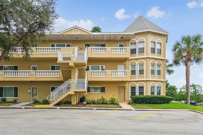 Very Bright and Desirable *Grande* End Unit with Stunning Lake - Beach Condo for sale in Clearwater, Florida on Beachhouse.com