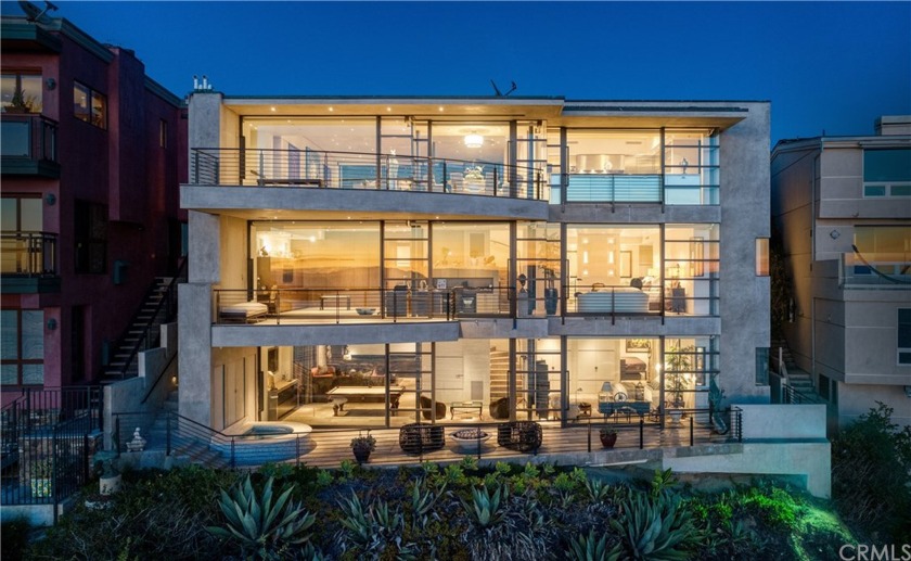 Superlatives fall short of describing the exquisite contemporary - Beach Home for sale in Corona Del Mar, California on Beachhouse.com