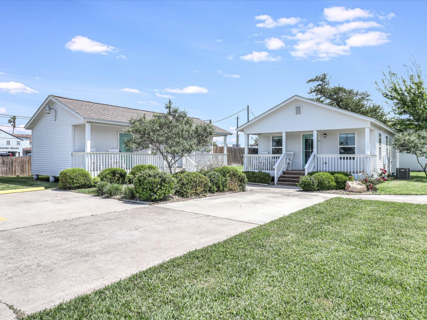 Located in town, walking distance to marina and festival grounds - Beach Vacation Rentals in Rockport, Texas on Beachhouse.com