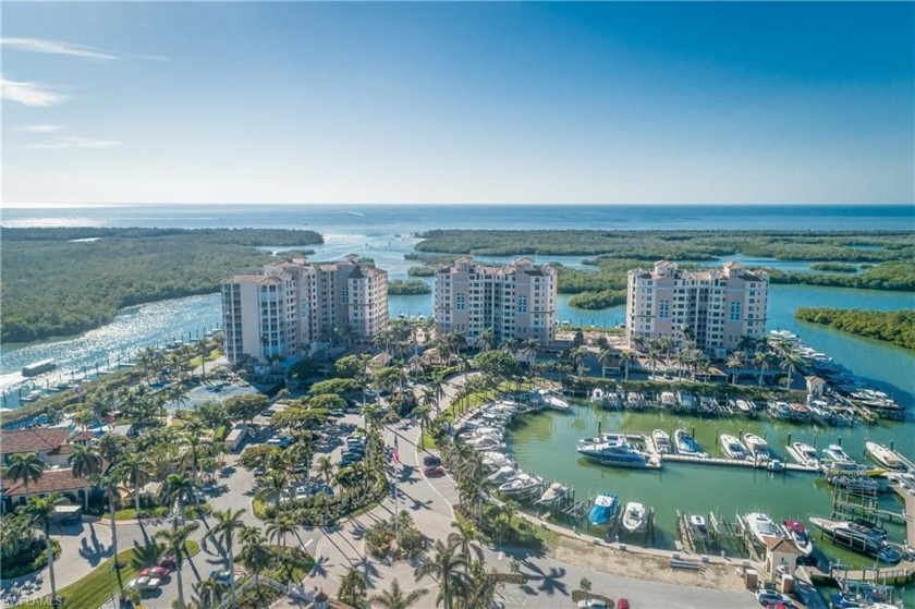 Island living! What a fantastic location! Near the beaches - Beach Home for sale in Naples, Florida on Beachhouse.com