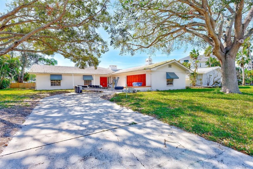 Nestled at the end of a quiet cul-de-sac, this oversized 87x125 - Beach Home for sale in Palm Harbor, Florida on Beachhouse.com