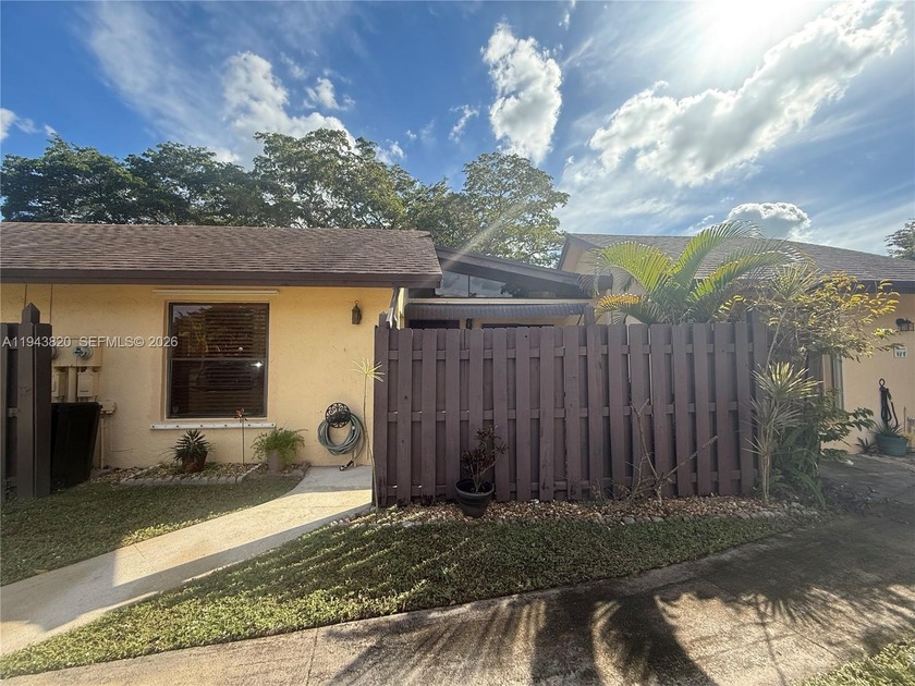 Beautiful and spacious 2-bedroom, 2-bath villa with tranquil - Beach Home for sale in Hollywood, Florida on Beachhouse.com