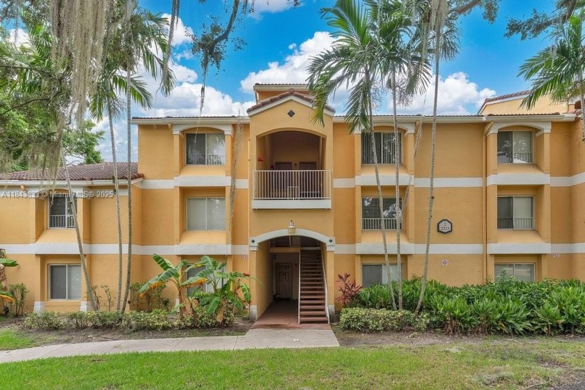 Gorgeous  updated 1 Bedroom, 1 Bath  Condo offer move in ready - Beach Condo for sale in Oakland Park, Florida on Beachhouse.com