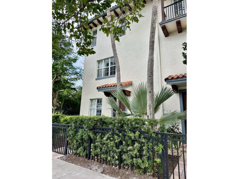 Experience comfort, style, and convenience in this beautiful - Beach Townhome/Townhouse for sale in Delray Beach, Florida on Beachhouse.com