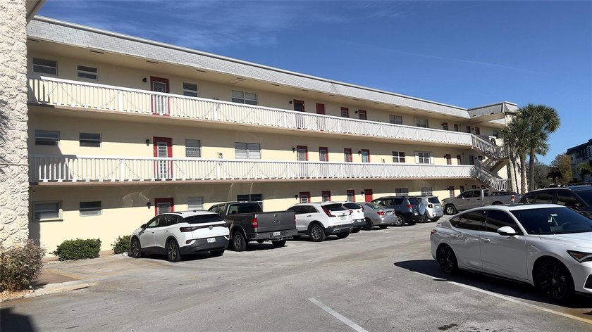 Spacious 1/1 condo featuring a kitchen with easy pass-through to - Beach Condo for sale in Lauderhill, Florida on Beachhouse.com