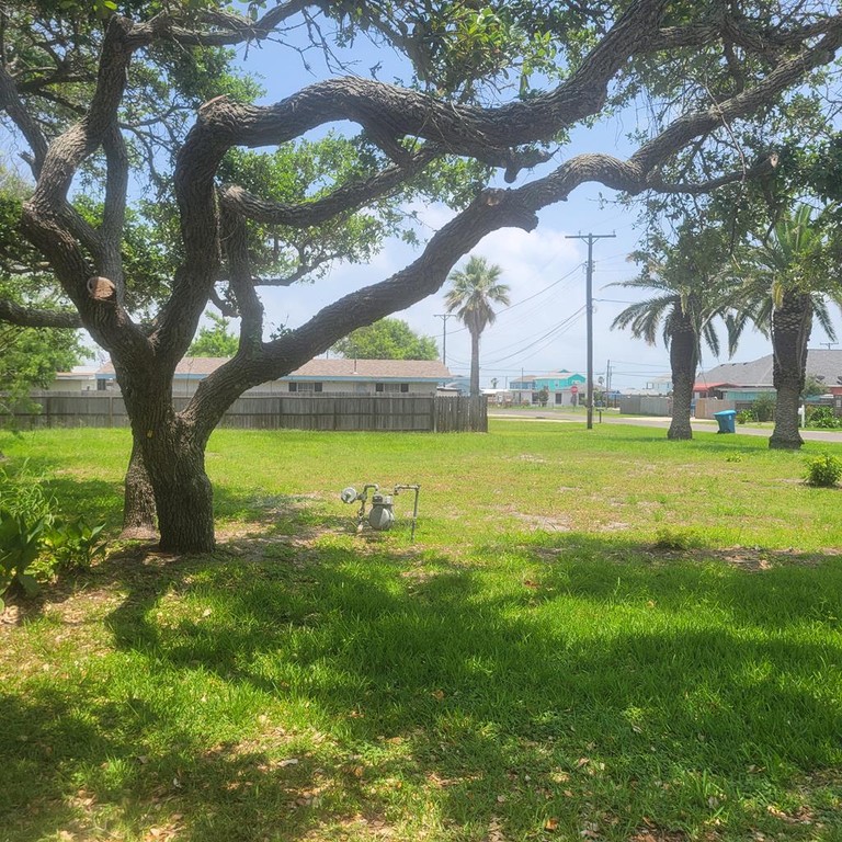 Great double corner lot with City Water, City Sewer and Natural - Beach Lot for sale in Rockport, Texas on Beachhouse.com