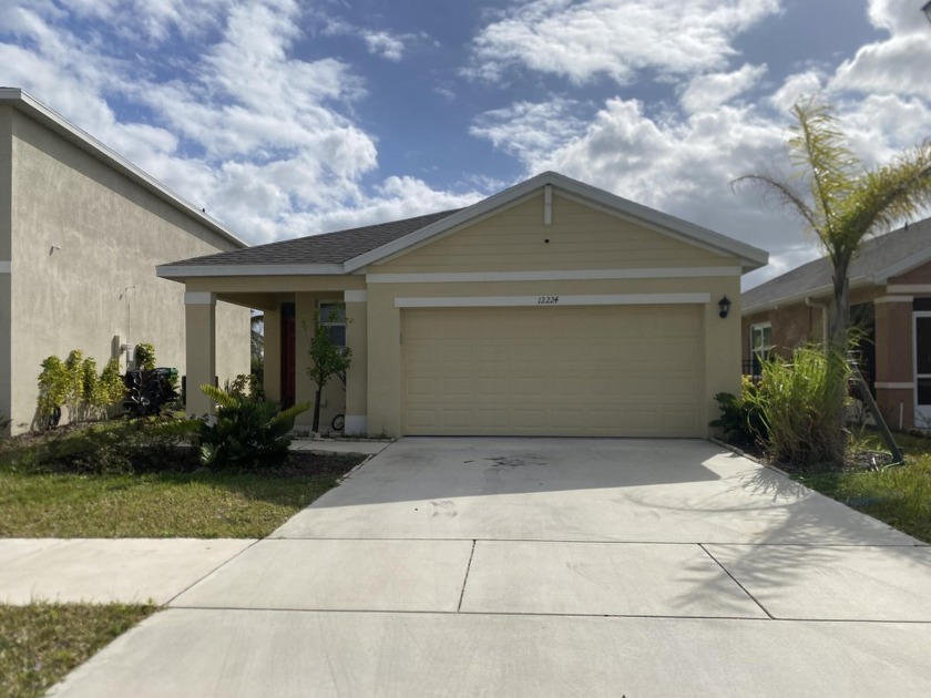 Don't miss out on this 2023 CBS Construction home. The home - Beach Home for sale in Port Saint Lucie, Florida on Beachhouse.com