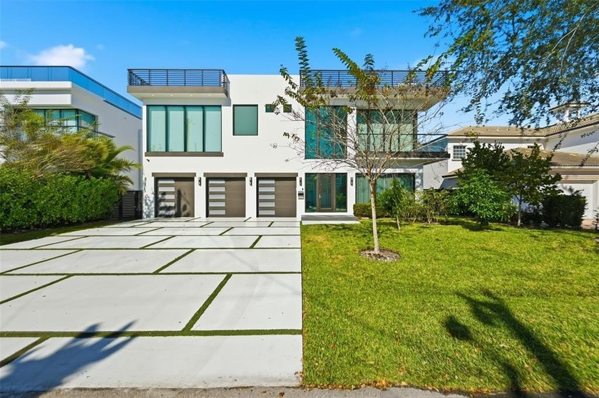 Gorgeous contemporary waterfront residence built in 2021 in the - Beach Home for sale in Fort Lauderdale, Florida on Beachhouse.com