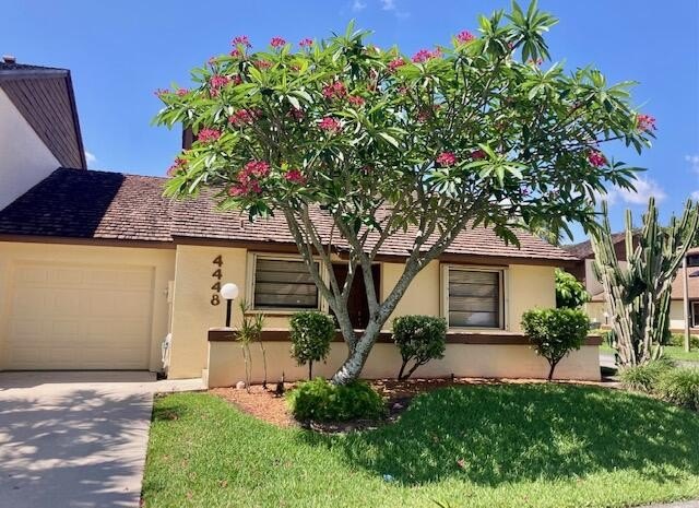 Discover this stunning end-unit, 2-bedroom, 2-bath ''villa'' - Beach Townhome/Townhouse for sale in Lake Worth, Florida on Beachhouse.com