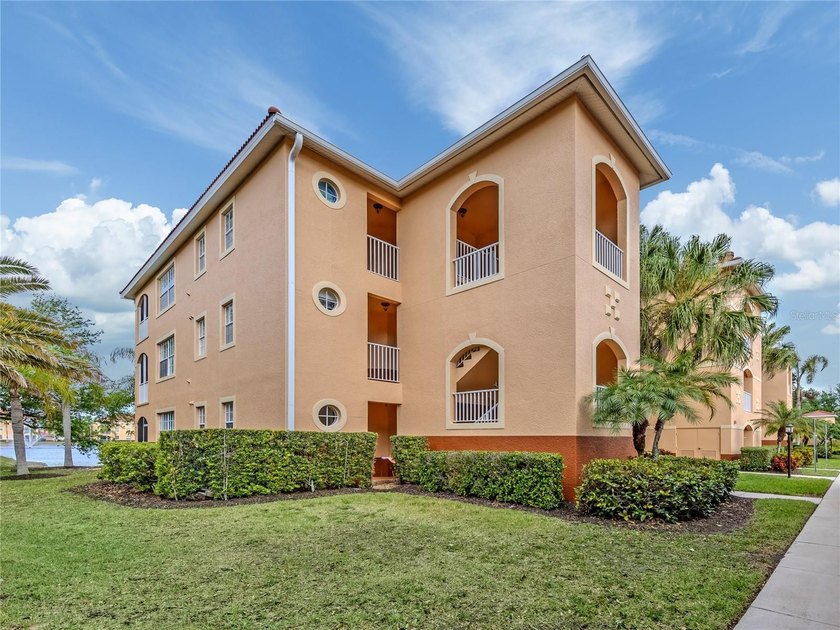 Welcome to easy, carefree living at Tuscany Lake! This - Beach Condo for sale in Venice, Florida on Beachhouse.com