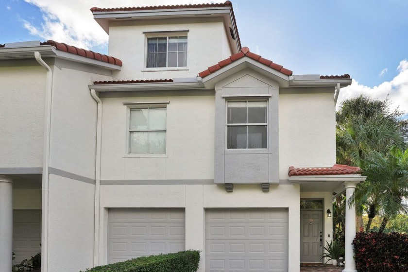 Beautiful and spacious tri-level corner unit townhouse in the - Beach Townhome/Townhouse for sale in Delray Beach, Florida on Beachhouse.com