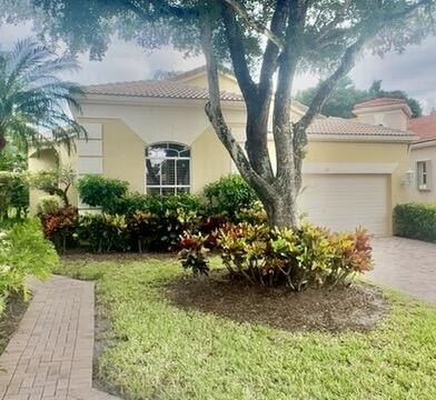 Welcome to this light-filled, impeccably maintained home in the - Beach Home for sale in Palm Beach Gardens, Florida on Beachhouse.com